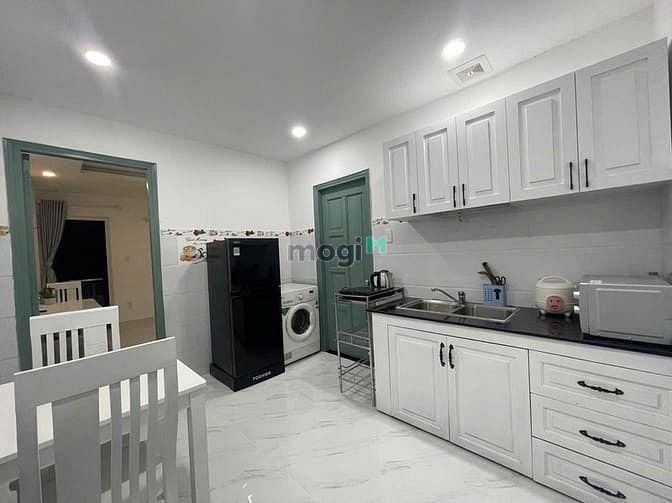 Hình ảnh Balcony 1PN có Máy Giặt Riêng đối diện CV Lê Văn Tám