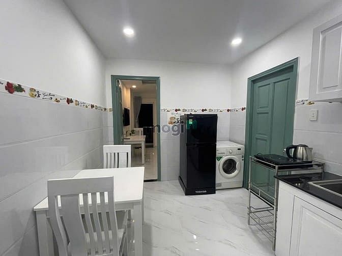 Hình ảnh Balcony 1PN có Máy Giặt Riêng đối diện CV Lê Văn Tám