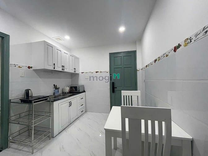 Hình ảnh Balcony 1PN có Máy Giặt Riêng đối diện CV Lê Văn Tám