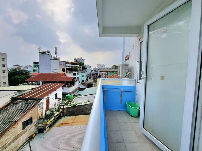 Hình ảnh Balcony Full nội thát, Máy Giặt Riêng gần vòng xoay Dân Chủ