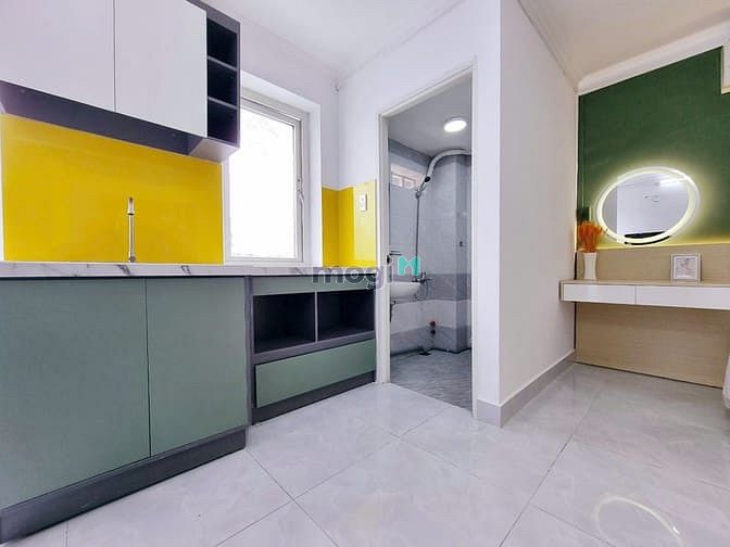 Hình ảnh Balcony Full nội thát, Máy Giặt Riêng gần vòng xoay Dân Chủ