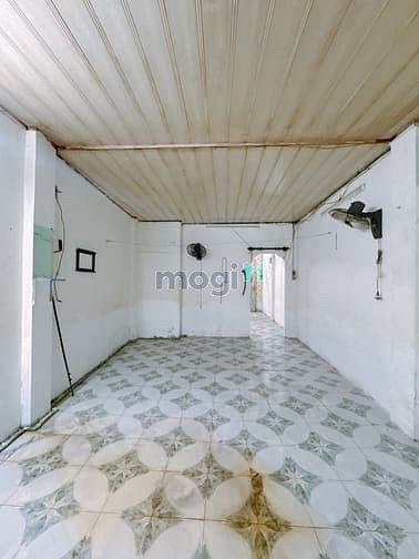 Hình ảnh Cách cầu Khánh Hội chỉ vài bước chân, mặt tiền kinh doanh, Quận 4