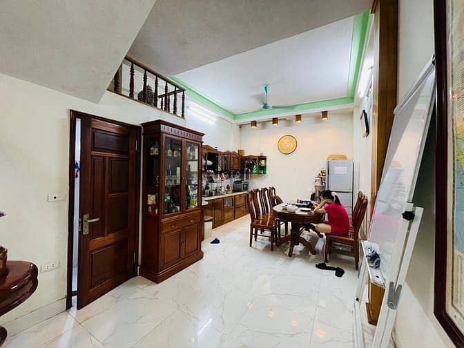 Hình ảnh Cô Liên gửi bán nhà Lê trọng tấn, Định Công Thượng. 40m2, 3 nhà ra phố