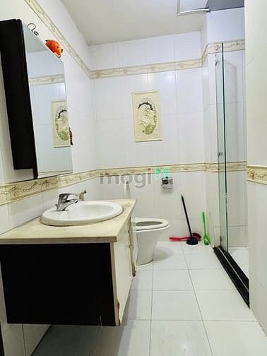 Hình ảnh CHDV có ban công thoáng mát gần KCX DH Maketing. 2p qua quận 4