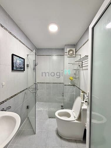 Hình ảnh Quận 7 bán nhà mới ở ngay, hẻm xe hơi, 4 tầng, gần trung tâm