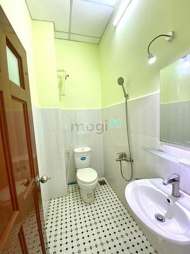 Hình ảnh Phòng sẵn nội thất, thoáng mát. Bạch Đằng, gần khu Hàng Xanh