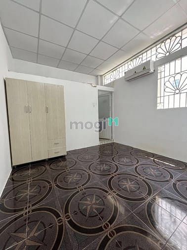 Hình ảnh Phòng sẵn nội thất, thoáng mát. Bạch Đằng, gần khu Hàng Xanh