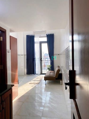 Hình ảnh Phòng ban công giáp Nguyễn thị thập. Thang máy, có máy giặt riêng