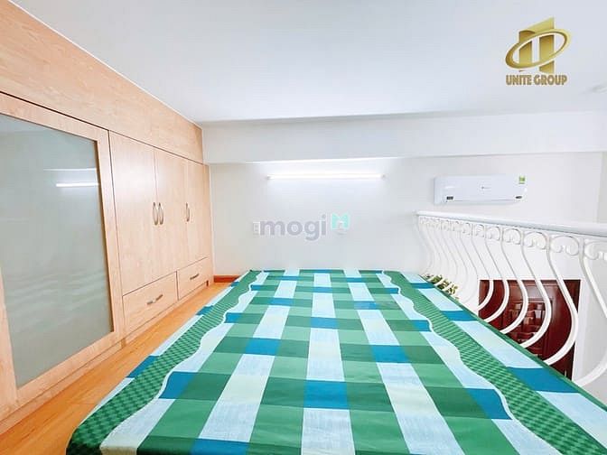 Hình ảnh CHDV cửa sổ lớn thang máy giờ giấc tự do. Camera an ninh  ở 3-4 ngươi