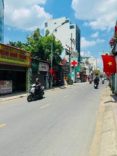 Hình ảnh Bán nhà mặt tiền đẹp 4 lầu (4,35x31) 142 Nguyễn Trọng Tuyển PHÚ NHUẬN