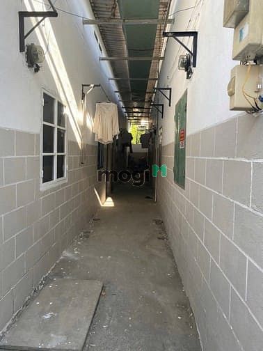 Hình ảnh ngay chủ đứng bán cần người có thiện chí