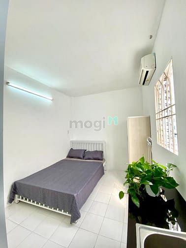 Hình ảnh Phòng sẵn nội thất, thoáng mát. Gần Phan Xích Long 2 phút