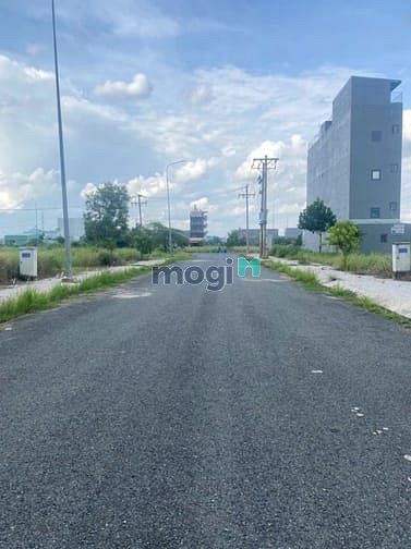 Hình ảnh Đất thổ cư SHR đường Tỉnh Lộ 10 , giá 15tr/m2 ,Khu dân cư đông đúc