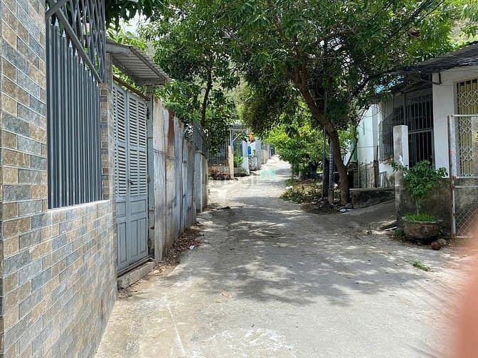 Hình ảnh Bán gấp lô đất gần biển-DT100m2(5x20m)-vĩnh hoà-Nha Trang-chỉ 1ty510