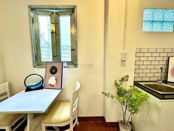 Hình ảnh Sốc! 2pn ở ngay sát Quận 1 full nội thất, cửa sổ trời