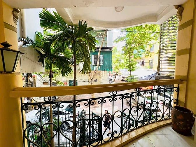 Hình ảnh Bán nhà Trần Quốc Hoàn 59m2, 6T, MT 4.9m, phân lô, TM, 19.7 tỷ