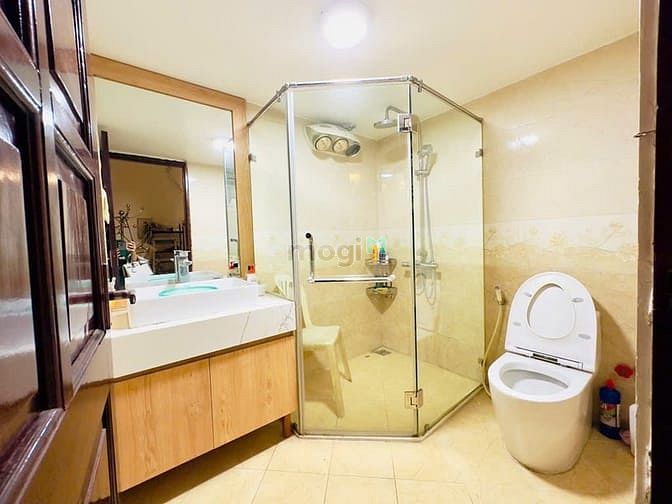 Hình ảnh Bán nhà Trần Quốc Hoàn 59m2, 6T, MT 4.9m, phân lô, TM, 19.7 tỷ
