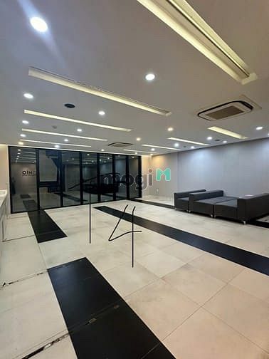 Hình ảnh Cho thuê tòa nhà 8 tầng mặt tiền 8m Hoàng Ngân Cầu Giấy