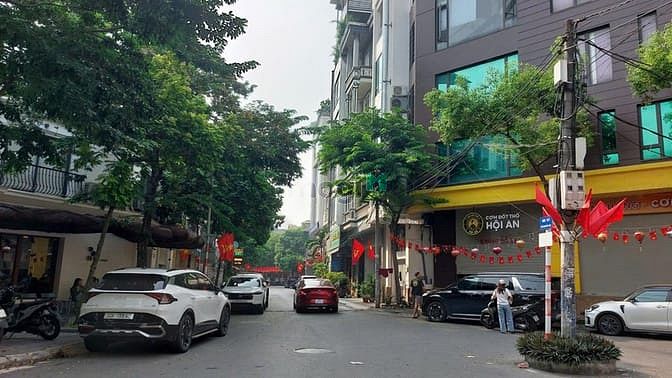 Hình ảnh Bán nhà phố trung tâm phố Nguyễn Sơn 40m2- 6T- mặt tiền đẹp, gara ôtô