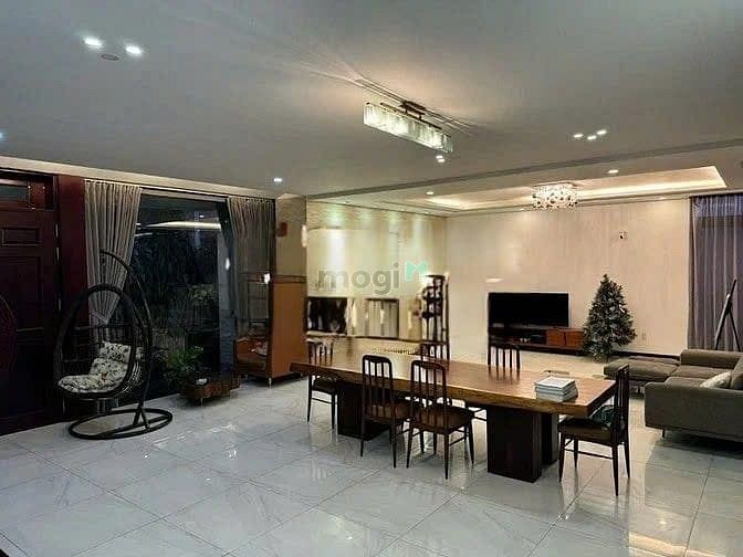 Hình ảnh Cho thuê Biệt Thự sân vườn 12.5x20 đường Số 5, Quận 7
