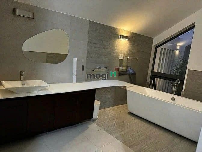 Hình ảnh Cho thuê Biệt Thự sân vườn 12.5x20 đường Số 5, Quận 7