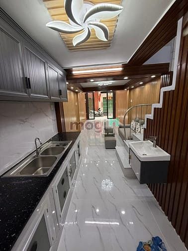 Hình ảnh Hiếm Nhà Bán HXH Xóm Đất Quận 11 .
