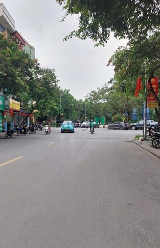 Hình ảnh Bán đất phố Việt Hưng 54m2- mt4m- 7 tỷ, ô tô,  gần cổng làng Lệ Mật