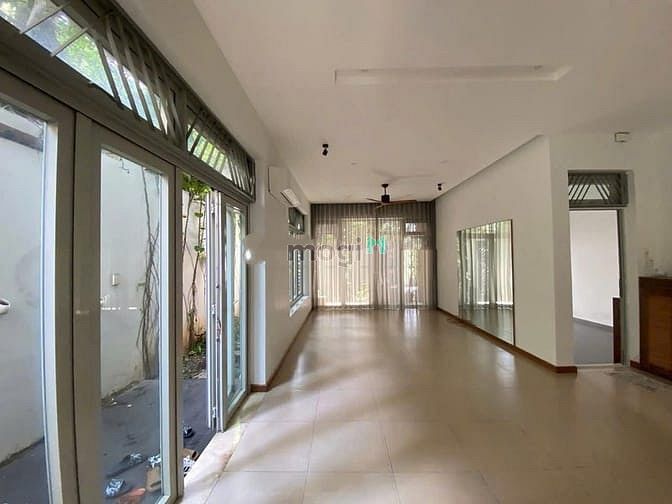 Hình ảnh Villa Thảo Điền 250m2 có sân vườn rộng, kd tự do 2900$