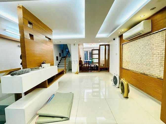 Hình ảnh Cho thuê nhà mới đẹp 666C Đường 3/2, Phường 14, Quận 10.