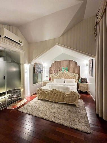 Hình ảnh Cho thuê Biệt Thự siêu sang, 4 Tầng hẻm xe hơi rộng 10m