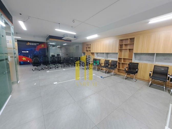 Hình ảnh Cho Thuê Mặt Bằng Văn Phòng 340m2 - Sẵn Nội Thất Giá 100 Triệu