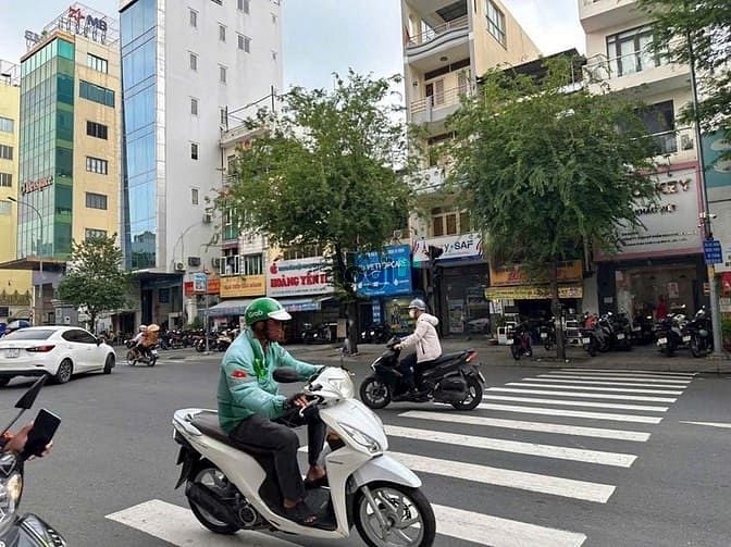 Hình ảnh Bán nhà MT Vị trí đẹp Đ. Hoàng Hoa Thám, Q, BT – 4.2m - 7 tầng 24.5 tỷ