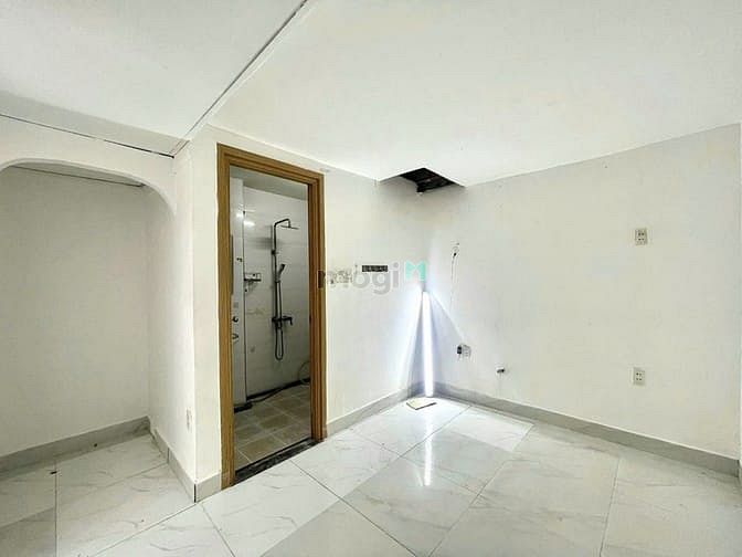 Hình ảnh Hiếm nhà mặt tiền Lê Văn Sỹ- Ngang 5m, có sân để xe rộng rãi.