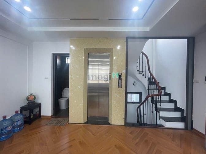 Hình ảnh Nhà phố Ngọc Lâm 35m2- 6T, thang máy, nội thất, gần cầu Chương Dương
