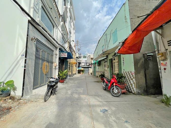 Hình ảnh Sở hữu đất đẹp hẻm 7 đường số 12 LVQ, 80m2, thổ cư 100%. giá: 5.5 tỷ.