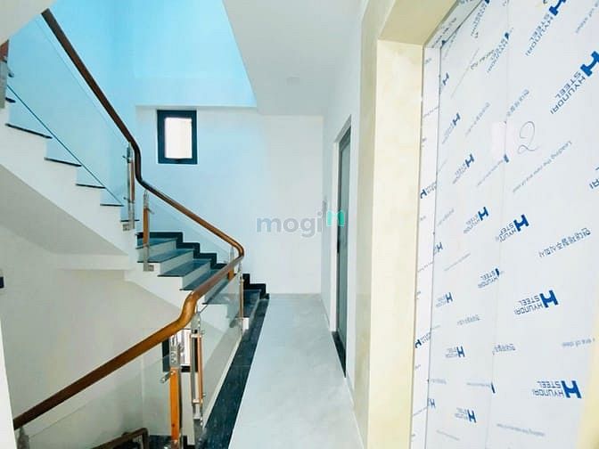 Hình ảnh Sắp bàn giao Tòa nhà văn phòng có thang máy- K300