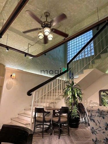 Hình ảnh Cho thuê căn góc 2 mặt tiền đường Lê Thị Riêng - TT Quận 1