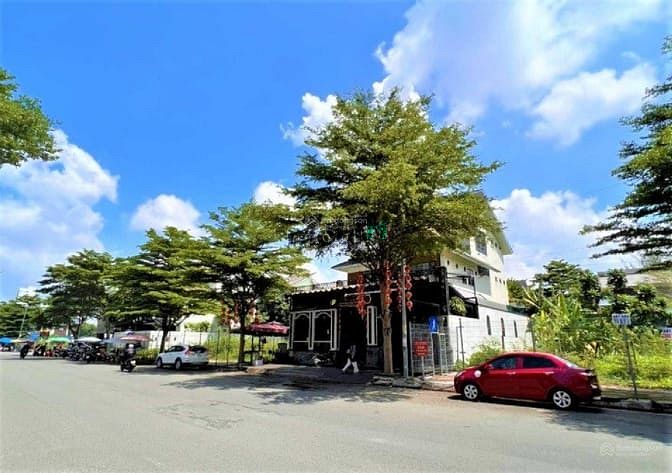 Hình ảnh Bán lô đất đẹp ngay tttm VivoCity Phú Mỹ Hưng giá 140 triệu/1 m2