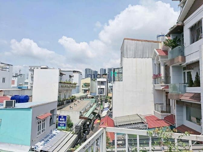 Hình ảnh Nhà 2 tầng hẻm xe hơi 44 Bùi Văn Ba quận 7. 5,5*23 chỉ 10,3 tỷ.