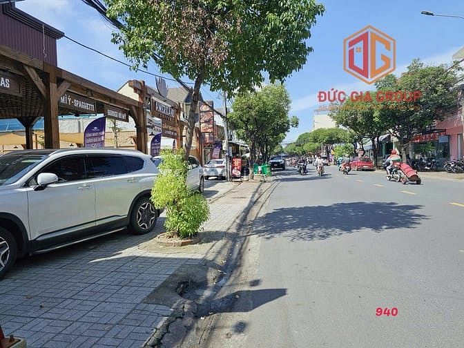 Hình ảnh Bán lô đất góc 2 mặt tiền đường Phan Trung sổ hồng 150m2 giá 17.9 tỷ