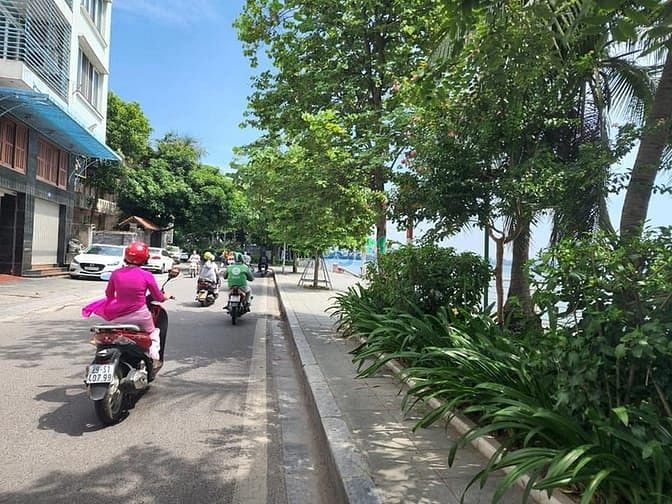 Hình ảnh Bán mảnh đất siêu hiếm phố Nguyễn Đình Thi, 20m ra phố.