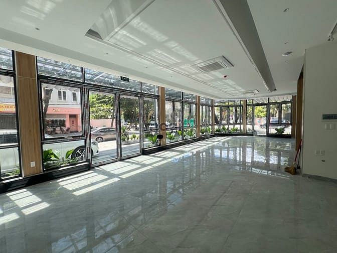 Hình ảnh Mặt bằng 400m², view sông – thiết kế kính – vị trí trung tâm sầm uất