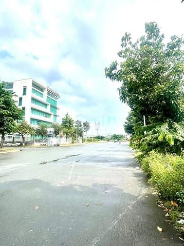 Hình ảnh Bán 4 nền liền góc 2 mặt tiền đường Hoàng Văn Thái KDC Hưng Phú
