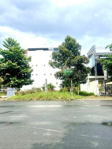 Hình ảnh Bán 4 nền liền góc 2 mặt tiền đường Hoàng Văn Thái KDC Hưng Phú
