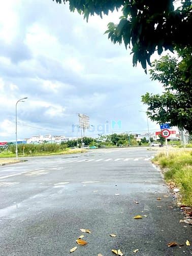 Hình ảnh Bán 4 nền liền góc 2 mặt tiền đường Hoàng Văn Thái KDC Hưng Phú