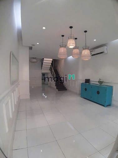 Hình ảnh SPA - VĂN PHÒNG MT Trần Nhật Duật, Q1. DT: 4x20m, KC: Trệt 3 lầu.