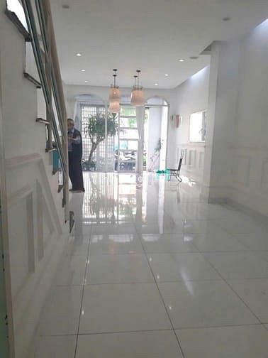 Hình ảnh SPA - VĂN PHÒNG MT Trần Nhật Duật, Q1. DT: 4x20m, KC: Trệt 3 lầu.