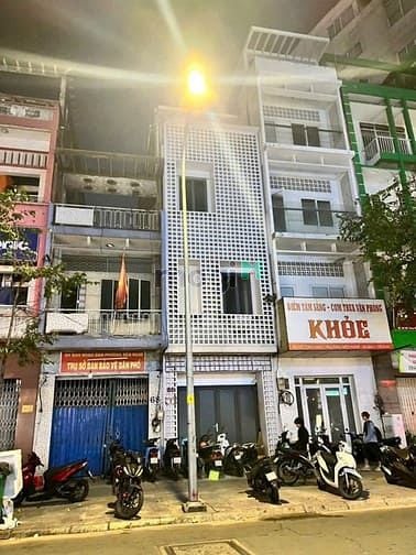 Hình ảnh Nhà hàng 560M2 ngay chân BITEXCO 68 tầng, Q1. Kc: Trệt 3 lầu. Gía: 125
