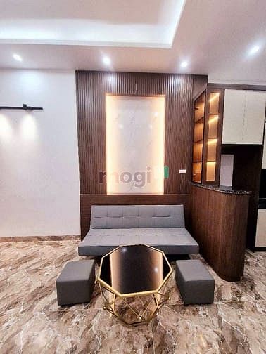 Hình ảnh Bán nhà dân xây Trường Chinh 5 tầng 30m2 , Mt 3.3m giá 7,6 tỷ
