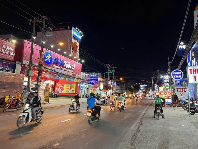 Hình ảnh Nhà 1 Trệt 2 Lầu , DT 227m2 Ngang 8,2m MT Đỗ Xuân Hợp, Phước Long B